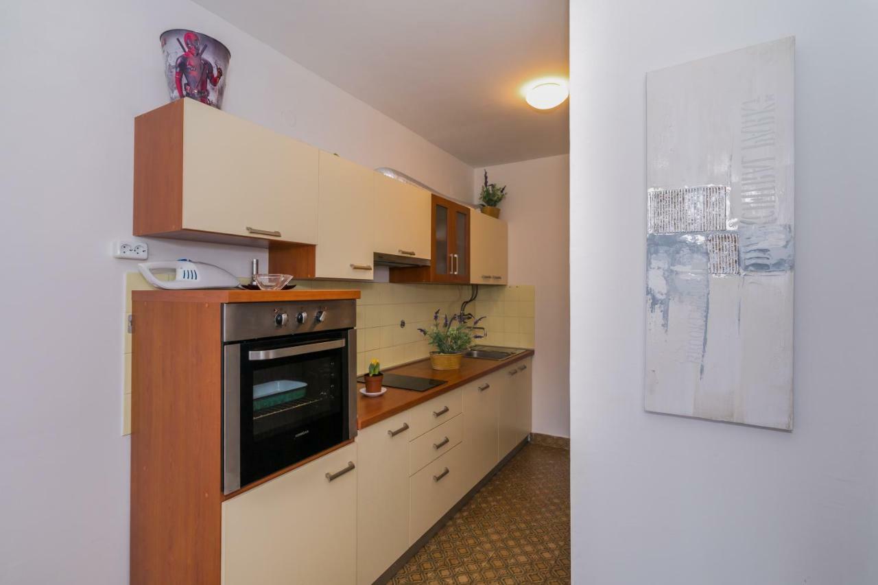 2 Bedroom Apartment/Parking/Market 斯普利特 外观 照片
